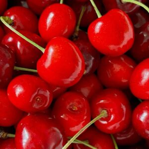 نهال آلبالوی گوشواره ای